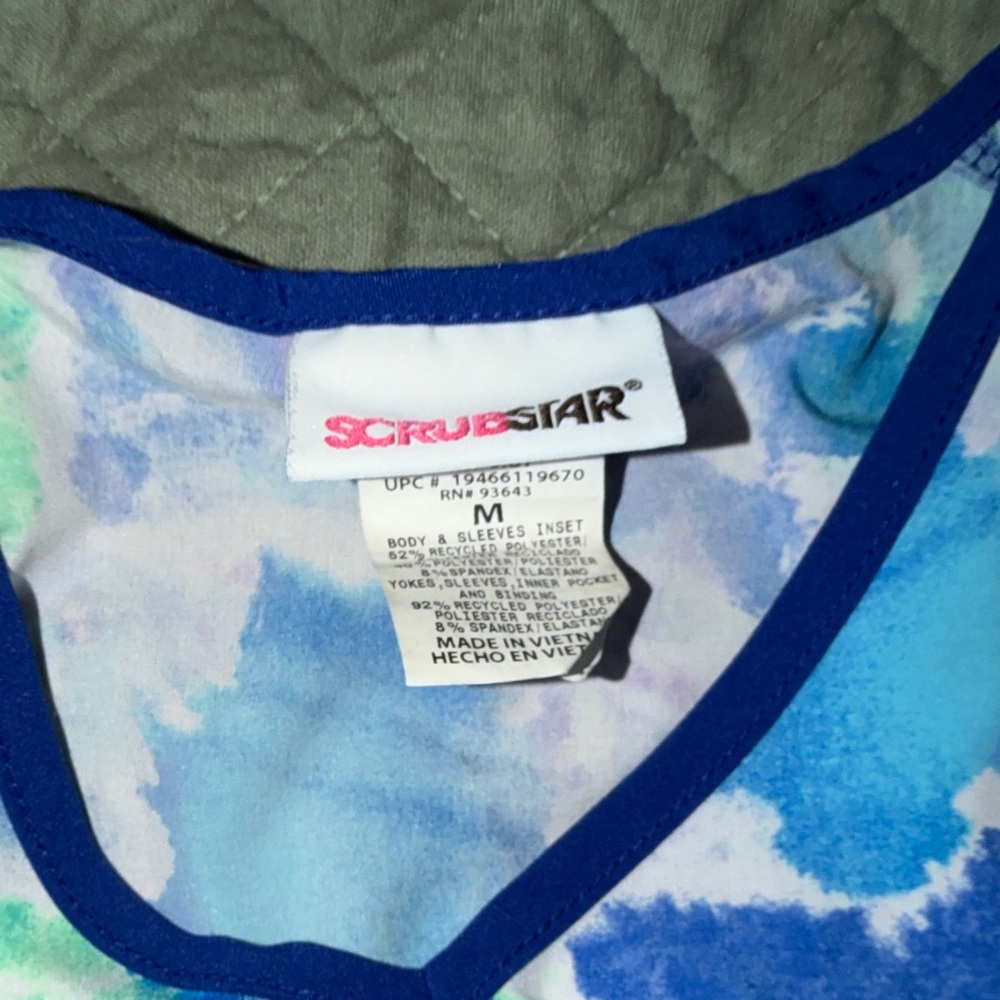 Medium Scrub Tops - Bundle of 7 - Picture 3 of 11